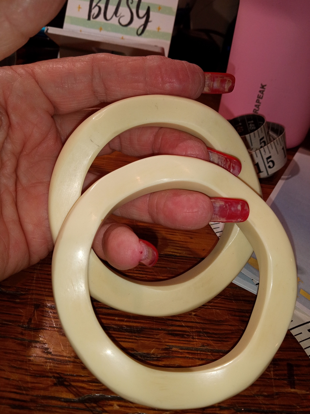 Cream Resin Hoop Bracelet Set - Women's Fashion Jewelry